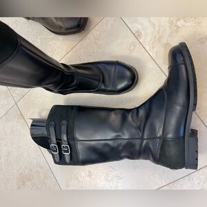 Ugg sheepskin lined zip-up boots